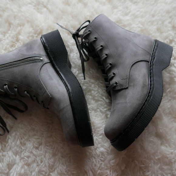 NWT Vince Monastir Lace-Up Suede Boot - Picture 5 of 8